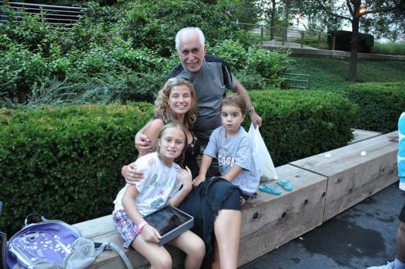 Com o Tio Célio e os sobrinhos Lari e André, no parque Millenium, em Chicago, Illinois, nos Estados Unidos